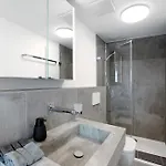 Neu Renovierte Dachgeschosswohnung شقة