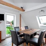 Neu Renovierte Dachgeschosswohnung شقة