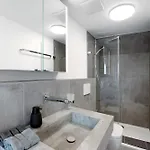 Neu Renovierte Dachgeschosswohnung شقة