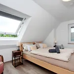 Neu Renovierte Dachgeschosswohnung شقة *