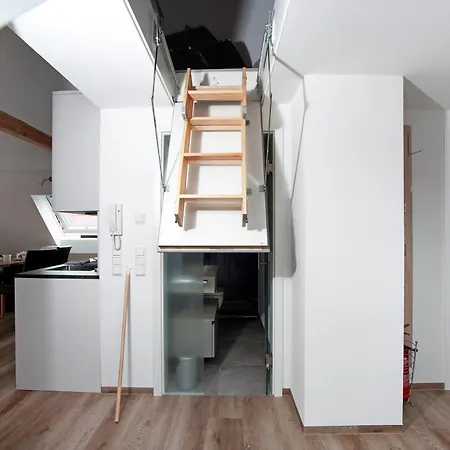 Apartment Neu Renovierte Dachgeschosswohnung