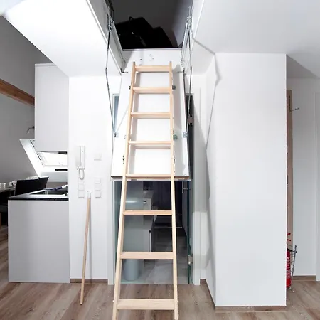 Апартаменты Neu Renovierte Dachgeschosswohnung Бад-Вурцах