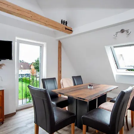 Neu Renovierte Dachgeschosswohnung 아파트