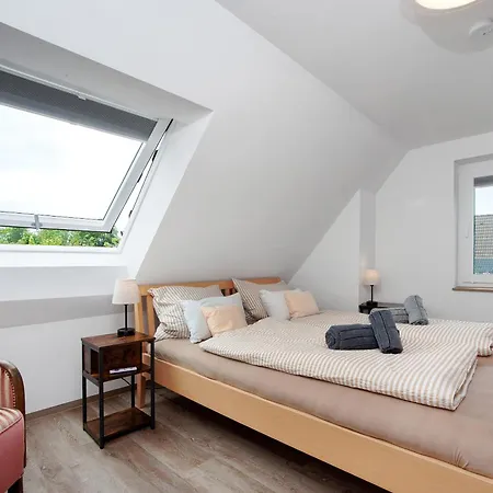 Neu Renovierte Dachgeschosswohnung 아파트 *