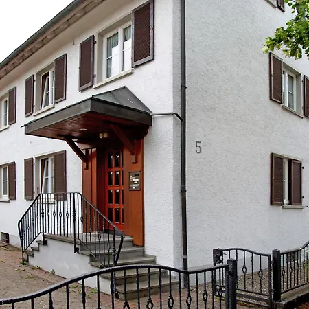 Neu Renovierte Dachgeschosswohnung *
